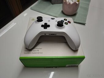 Ovladač Xbox one krabice skvělý stav