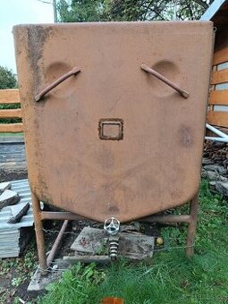 Kovová nádrž na vodu