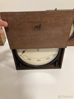 Voltmetr Royal Dominicana