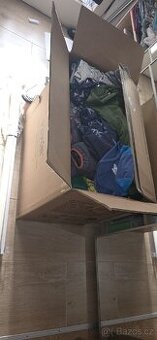 Plná velká bedna dětského oblečení OD 96 DO 134