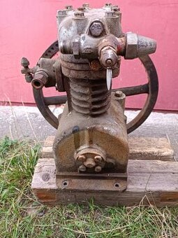 Starý německý kompresor SCHARFENSTEIN