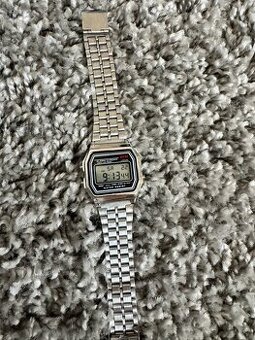 Hodinky stylu ''Casio'' kovové