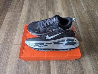 Běžecké boty Nike Vomero Plus (44)