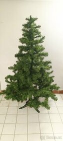 Umělý vánoční stromek (včetně stojánku)