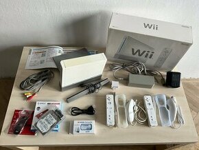 Nintendo Wii konzole - 2 ovladače - 300G HDD plný her - JPN