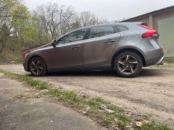 Volvo v40 R Design