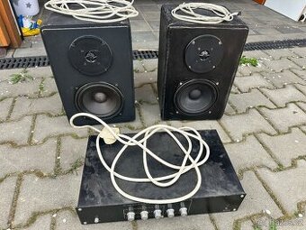 Zesilovač + 2x dřevěné reproduktory