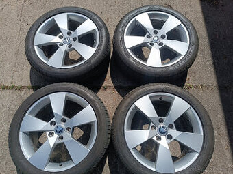 Octavia III - alu 7x17 et49 + zánovní letní Dunlop 225/45/17