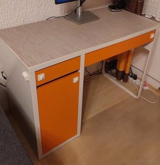 Psací stůl IKEA MICKE - za odvoz