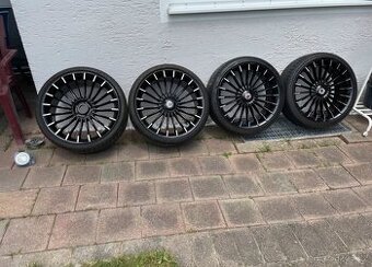Nabízím sadu 20palcových hliníkových kol v designu Alpina (r