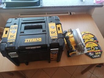 Bezuhlíková nastřelovací pistole do betonu DeWalt DCN890, po
