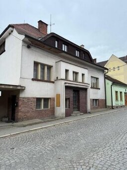 Prodej domu 250 m² s pozemkem 1 452 m²