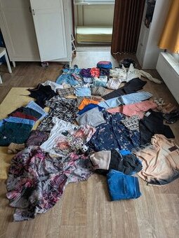 Balík převážně dámské oblečení - 60ks