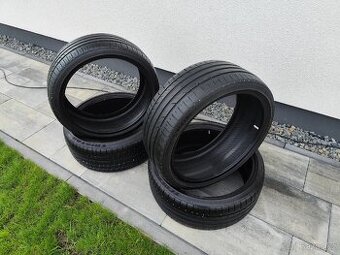 225/35 r19