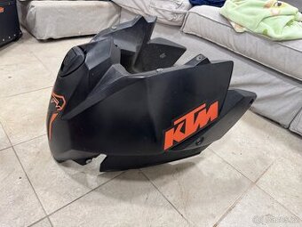Nádrž KTM 990 smt