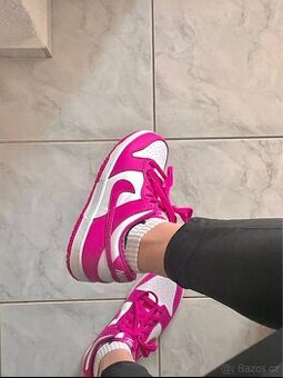 Nike dunk low fuchsia