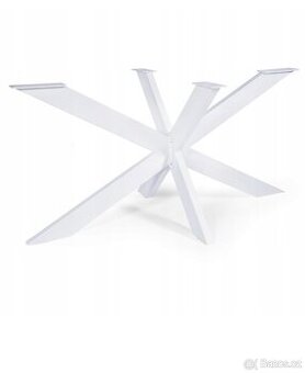 Kovová bílá noha uprostřed stolu