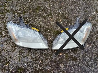 Pravé přední a zadní světlo na Ford C-max