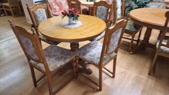 Jídelní stůl rozkládací se židlemi
