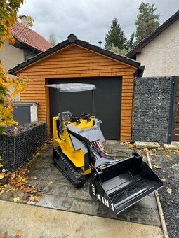 Mini nakladač se sedadlem a střechou lžíce 4in1