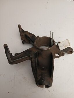 Těleso ložiska čepu kola s držákem třmenu brzdy