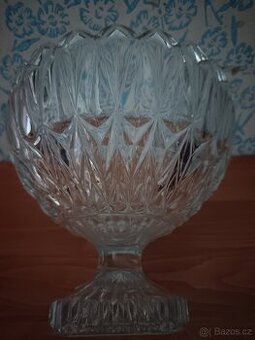 Skleněná broušená mísa na ovoce