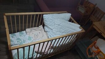 Dětská postýlka dřevěná, skládací, s příslušenstvím - 1