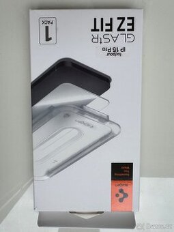 Ochranné sklo pro iPhone 15 ProSpigen Glass tR EZ Fit