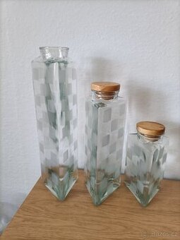Skleněné dózy, nádoby, dekorace