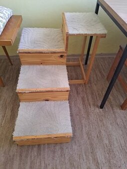 Schůdky pro staršího psa