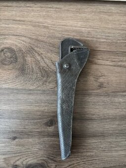 Starší hasák (nastavitelný klíč)