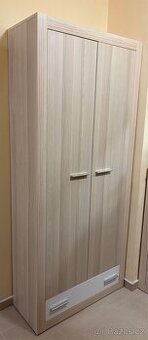 Šatní skříň malá
