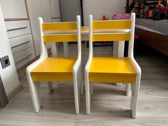 Dětský stolek se židlemi