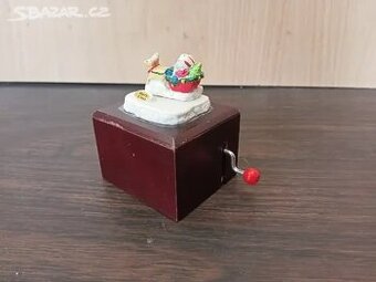 Hrací skříňka s kličkou santa, výška 7 cm