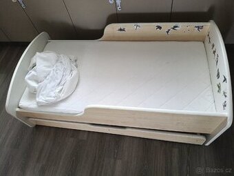 Dětská postel, rošt,matrace a ochrana matrace