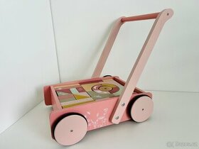Dřevěný vozíček s kostkami Little Dutch