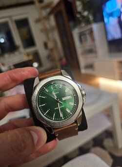 Hodinky Timex Essex Avenue