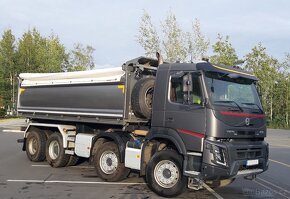 VOLVO FMX 8x4 BORDMATIC / TAŽNÉ / plachta