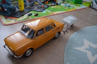 Škoda 100 model Deagostini 1:8