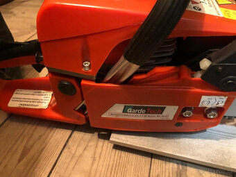 GardeTech Řetězová pila MT4518 benzinová 2,6 HP