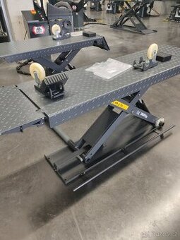 Nůžkový mobilní zvedák 3000 kg/ 1m ZÁRUKA