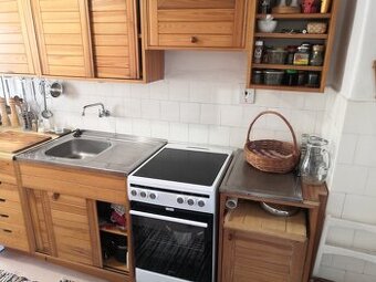 PRODÁME RD 3+1 S GARÁŽÍ A ZAHRADOU V PV 776878002