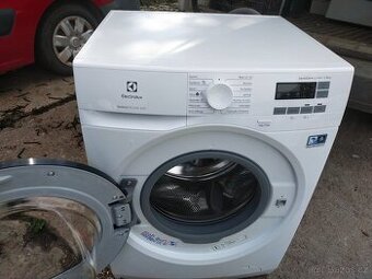 Prodám digitální pračku značky AEG--8KG--ZDARMA DOVEZU--