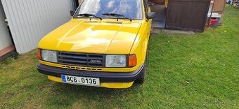 Škoda Rapid 136 originální výklopná zadní okénka