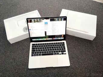 MacBook Air 13 palců M2 8 GB RAM 256 ssd
