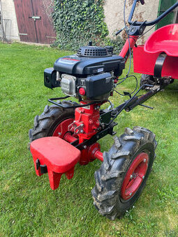 Vari traktor zánovní, motor XP 200