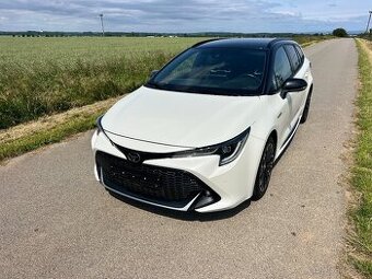 ► TOYOTA COROLLA 1.8 HYBRID GR SPORT E-CVT LED-KAMERA-TAŽNÉ
