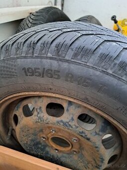 Zimní pneu na diskoch 195/65 R15 Continental