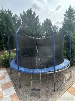 Trampolína za demontáž a odvoz - poškozená síť, jinak OK
