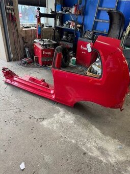 Levy zadní blatnik + práh, levy bok Škoda Citigo